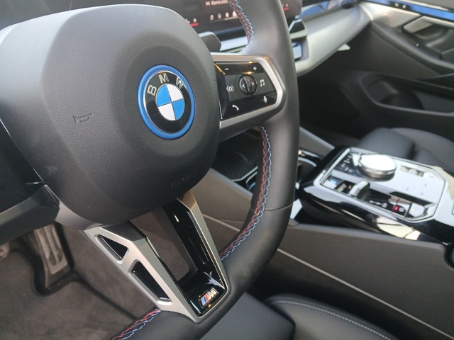 BMW i5 M60 color Gris. Año 2025. 442KW(601CV). Eléctrico. En concesionario GANDIA Automoviles Fersan, S.A. de Valencia