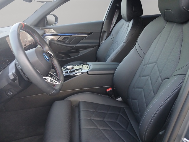 BMW i5 M60 color Gris. Año 2025. 442KW(601CV). Eléctrico. En concesionario GANDIA Automoviles Fersan, S.A. de Valencia