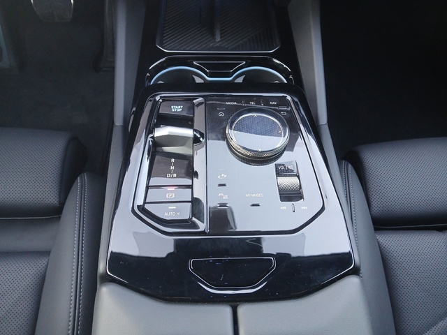 BMW i5 M60 color Gris. Año 2025. 442KW(601CV). Eléctrico. En concesionario GANDIA Automoviles Fersan, S.A. de Valencia