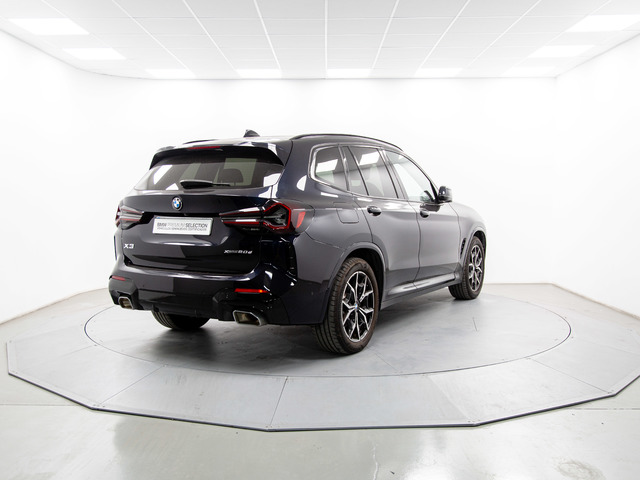 BMW X3 xDrive20d color Negro. Año 2022. 140KW(190CV). Diésel. En concesionario Móvil Begar Alicante de Alicante