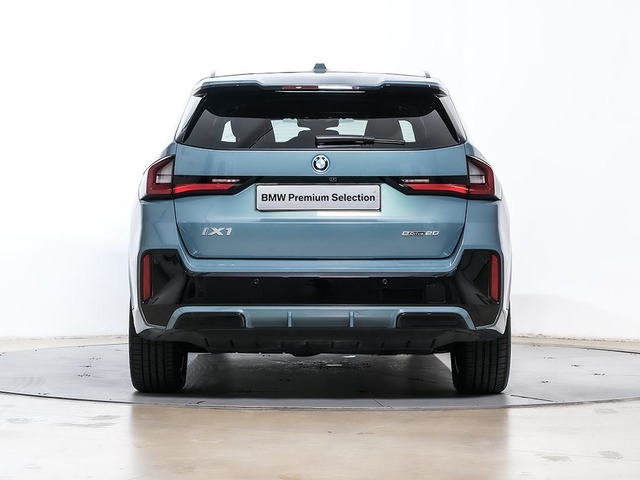 BMW iX1 eDrive20 color Verde. Año 2024. 150KW(204CV). Eléctrico. En concesionario Oliva Motor Tarragona de Tarragona