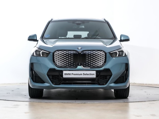 BMW iX1 eDrive20 color Verde. Año 2024. 150KW(204CV). Eléctrico. En concesionario Oliva Motor Tarragona de Tarragona