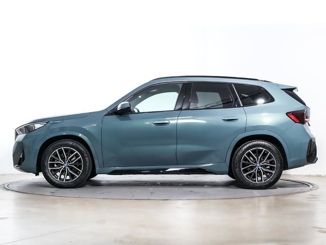 BMW iX1 eDrive20 color Verde. Año 2024. 150KW(204CV). Eléctrico. En concesionario Oliva Motor Tarragona de Tarragona