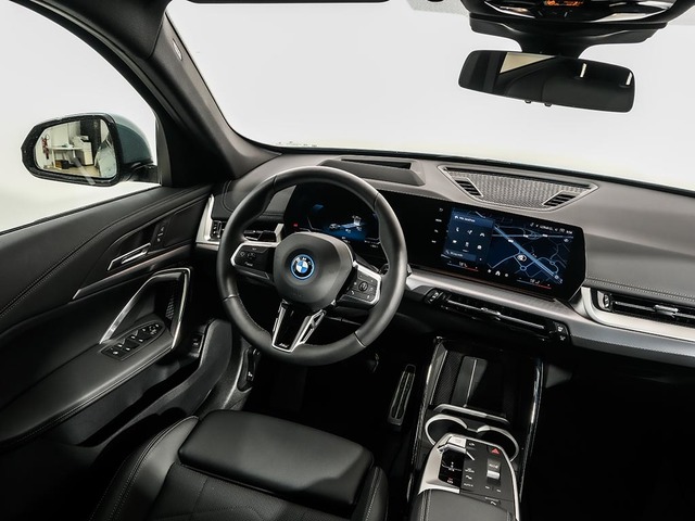 BMW iX1 eDrive20 color Verde. Año 2024. 150KW(204CV). Eléctrico. En concesionario Oliva Motor Tarragona de Tarragona