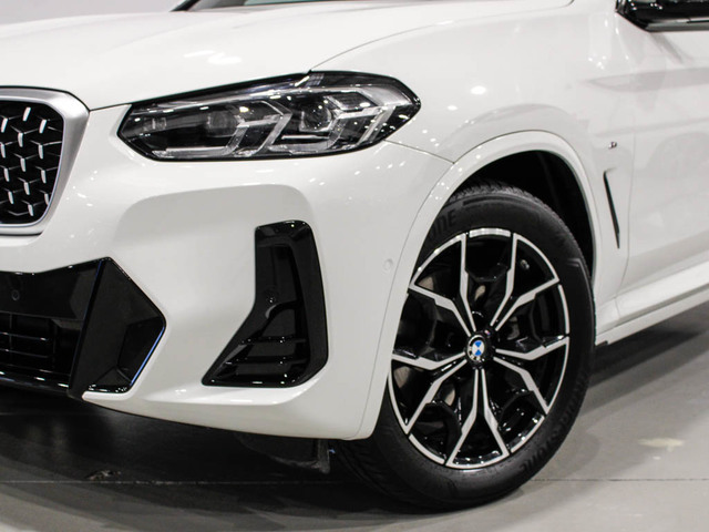 BMW X4 xDrive20d color Blanco. Año 2025. 140KW(190CV). Diésel. En concesionario Barcelona Premium -- GRAN VIA de Barcelona