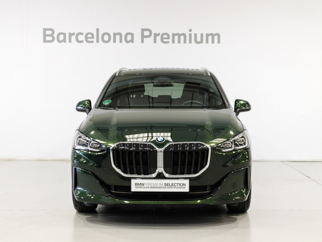 BMW Serie 2 218d Active Tourer color Verde. Año 2024. 110KW(150CV). Diésel. En concesionario Barcelona Premium -- GRAN VIA de Barcelona