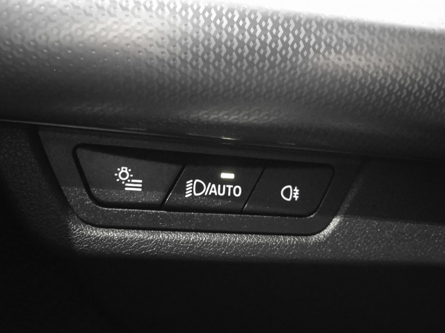 BMW X1 sDrive18d color Azul. Año 2024. 110KW(150CV). Diésel. En concesionario ALBAMOCION CIUDAD REAL  de Ciudad Real