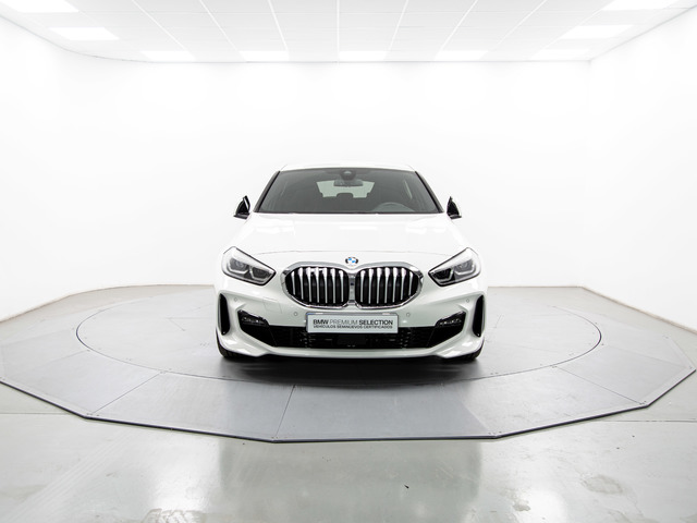 BMW Serie 1 118d color Blanco. Año 2023. 110KW(150CV). Diésel. En concesionario Móvil Begar Alicante de Alicante