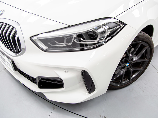 BMW Serie 1 118d color Blanco. Año 2023. 110KW(150CV). Diésel. En concesionario Móvil Begar Alicante de Alicante