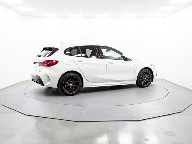 BMW Serie 1 118d color Blanco. Año 2023. 110KW(150CV). Diésel. En concesionario Móvil Begar Alicante de Alicante