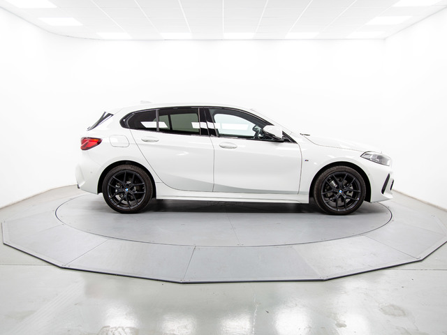 BMW Serie 1 118d color Blanco. Año 2023. 110KW(150CV). Diésel. En concesionario Móvil Begar Alicante de Alicante