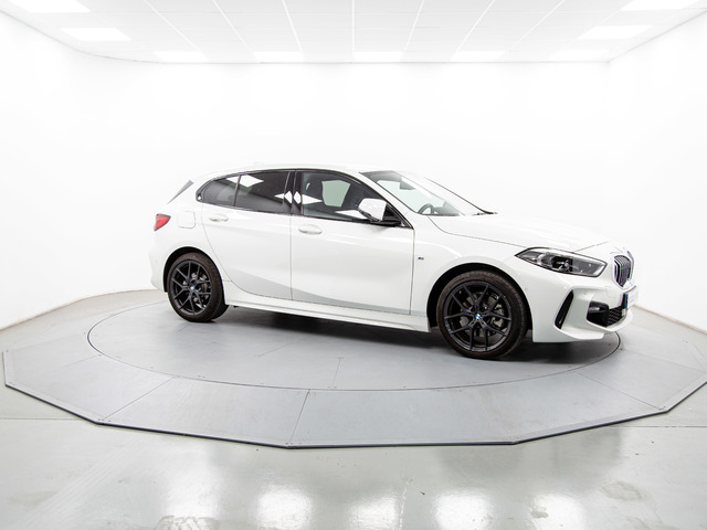 BMW Serie 1 118d color Blanco. Año 2023. 110KW(150CV). Diésel. En concesionario Móvil Begar Alicante de Alicante