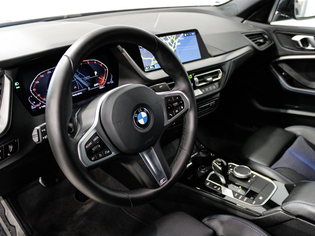 BMW Serie 2 218d Gran Coupe color Negro. Año 2024. 110KW(150CV). Diésel. En concesionario Barcelona Premium -- GRAN VIA de Barcelona