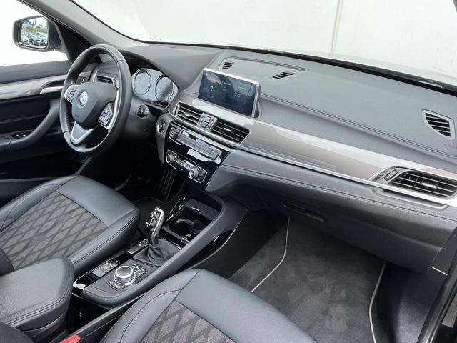 BMW X1 sDrive18d color Negro. Año 2019. 110KW(150CV). Diésel. En concesionario Novomóvil Oleiros de Coruña