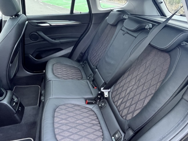 BMW X1 sDrive18d color Negro. Año 2019. 110KW(150CV). Diésel. En concesionario Novomóvil Oleiros de Coruña
