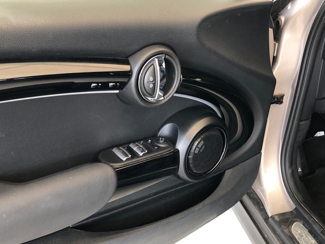 fotoG 10 del MINI MINI Cabrio Cooper 100 kW (136 CV) 136cv Gasolina del 2024 en Madrid