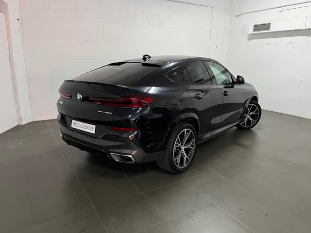 BMW X6 xDrive30d color Negro. Año 2021. 210KW(286CV). Diésel. En concesionario Amiocar S.A. de Coruña