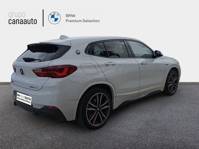 BMW X2 xDrive25e color Blanco. Año 2022. 162KW(220CV). Híbrido Electro/Gasolina. En concesionario TACO de Sta. C. Tenerife
