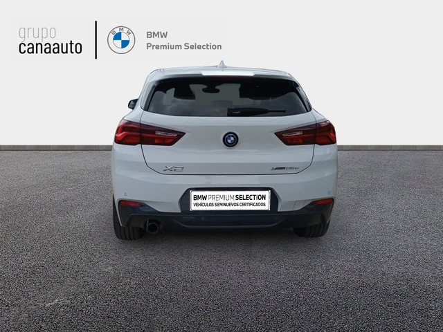 BMW X2 xDrive25e color Blanco. Año 2022. 162KW(220CV). Híbrido Electro/Gasolina. En concesionario TACO de Sta. C. Tenerife