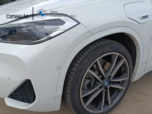 BMW X2 xDrive25e color Blanco. Año 2022. 162KW(220CV). Híbrido Electro/Gasolina. En concesionario TACO de Sta. C. Tenerife