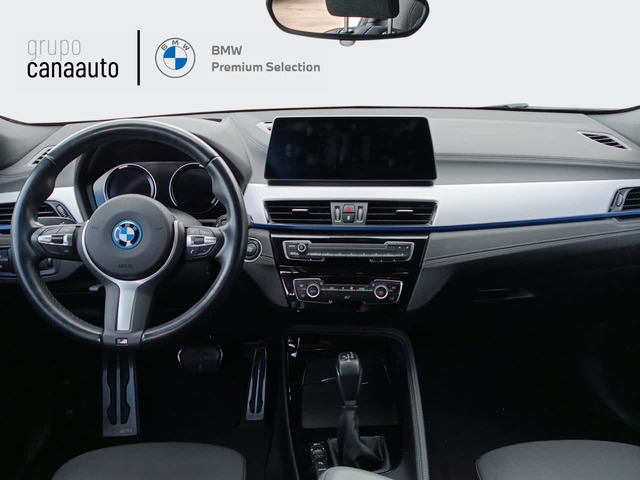BMW X2 xDrive25e color Blanco. Año 2022. 162KW(220CV). Híbrido Electro/Gasolina. En concesionario TACO de Sta. C. Tenerife
