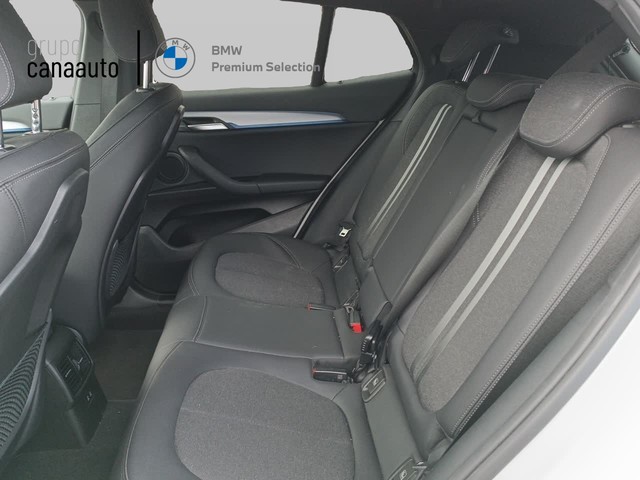 BMW X2 xDrive25e color Blanco. Año 2022. 162KW(220CV). Híbrido Electro/Gasolina. En concesionario TACO de Sta. C. Tenerife