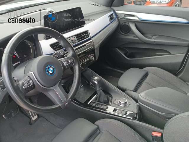 BMW X2 xDrive25e color Blanco. Año 2022. 162KW(220CV). Híbrido Electro/Gasolina. En concesionario TACO de Sta. C. Tenerife