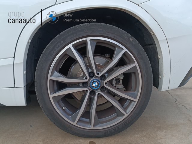 BMW X2 xDrive25e color Blanco. Año 2022. 162KW(220CV). Híbrido Electro/Gasolina. En concesionario TACO de Sta. C. Tenerife