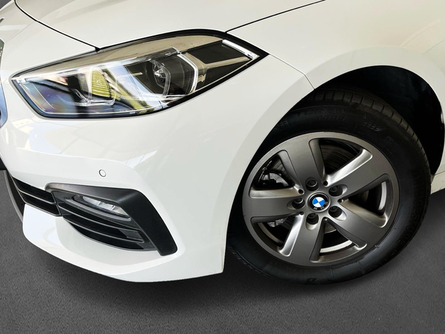 BMW Serie 1 116d color Blanco. Año 2023. 85KW(116CV). Diésel. En concesionario Murcia Premium S.L. AV DEL ROCIO de Murcia