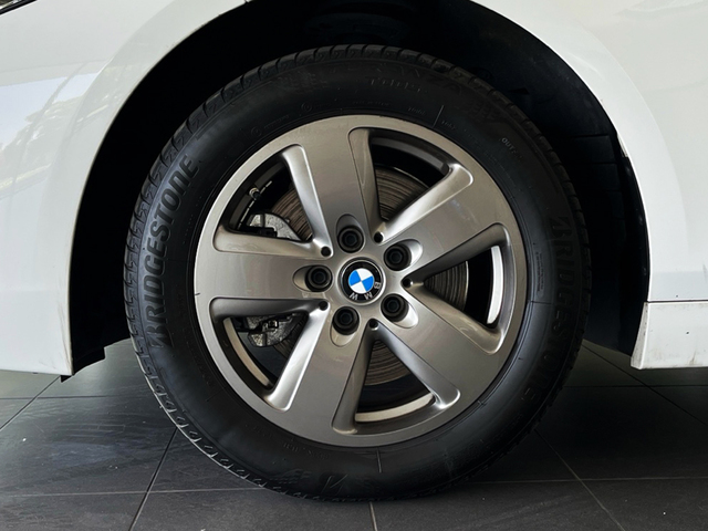 BMW Serie 1 116d color Blanco. Año 2023. 85KW(116CV). Diésel. En concesionario Murcia Premium S.L. AV DEL ROCIO de Murcia