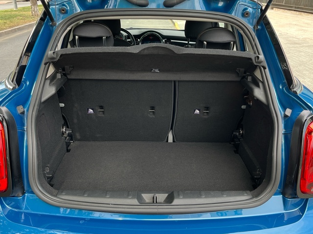 fotoG 16 del MINI MINI Cooper 5 Puertas 100 kW (136 CV) 136cv Gasolina del 2023 en Murcia