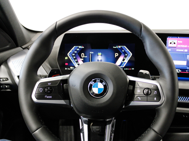 BMW Serie 1 120i color Blanco. Año 2025. 125KW(170CV). Gasolina. En concesionario Barcelona Premium -- GRAN VIA de Barcelona
