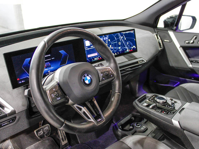 BMW iX xDrive45 color Negro. Año 2025. 300KW(408CV). Eléctrico. En concesionario Barcelona Premium -- GRAN VIA de Barcelona