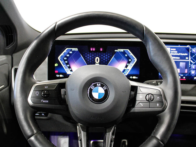 BMW iX xDrive45 color Negro. Año 2025. 300KW(408CV). Eléctrico. En concesionario Barcelona Premium -- GRAN VIA de Barcelona