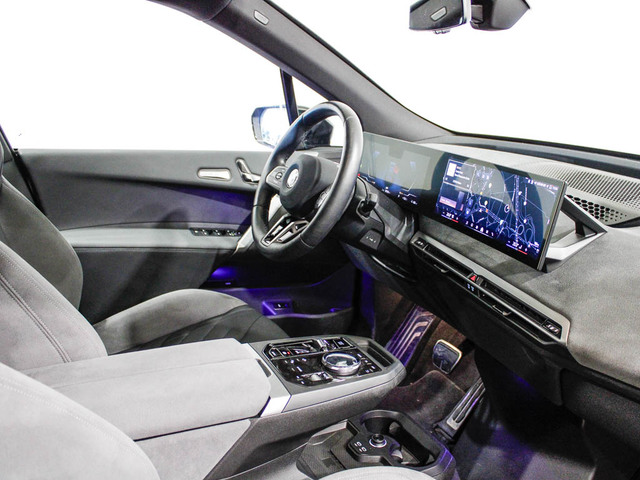 BMW iX xDrive45 color Negro. Año 2025. 300KW(408CV). Eléctrico. En concesionario Barcelona Premium -- GRAN VIA de Barcelona