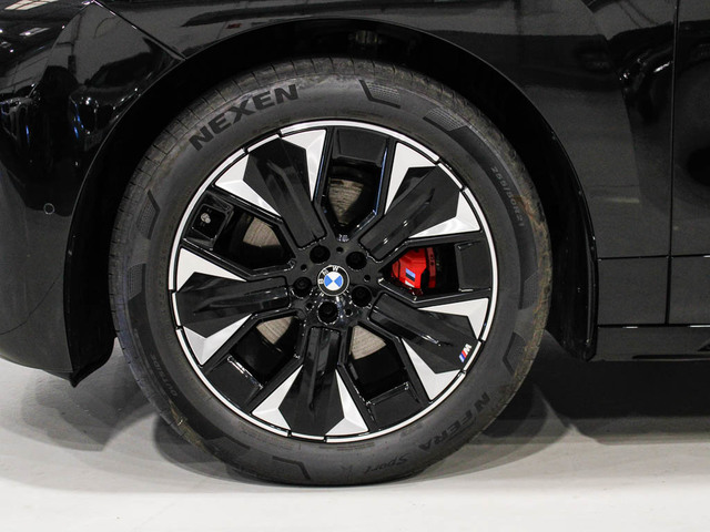 BMW iX xDrive45 color Negro. Año 2025. 300KW(408CV). Eléctrico. En concesionario Barcelona Premium -- GRAN VIA de Barcelona