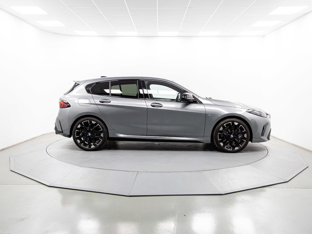 BMW Serie 1 M135i color Gris. Año 2024. 221KW(300CV). Gasolina. En concesionario Móvil Begar Alicante de Alicante