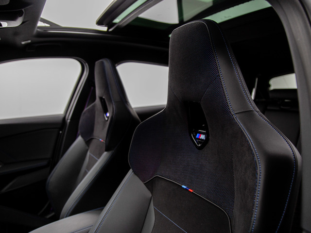 BMW Serie 1 M135i color Gris. Año 2024. 221KW(300CV). Gasolina. En concesionario Móvil Begar Alicante de Alicante