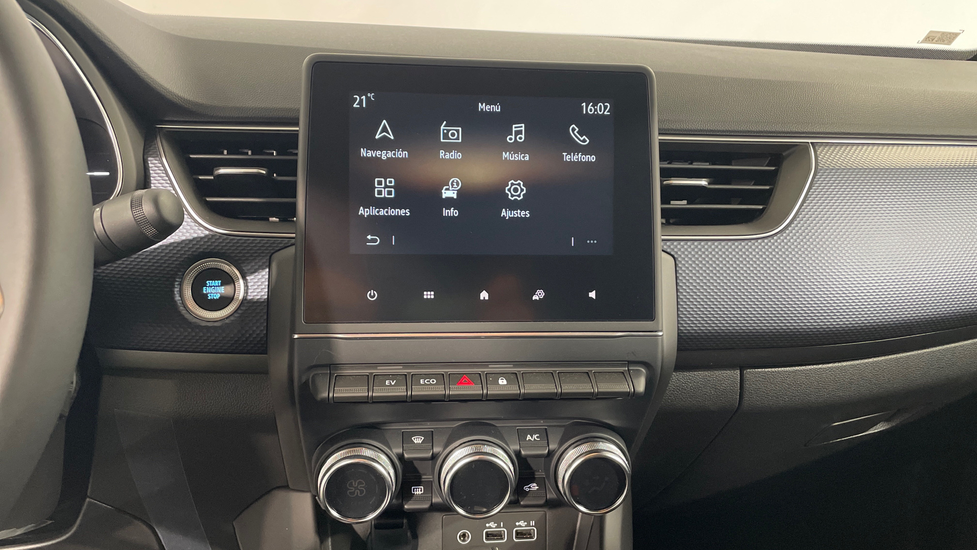 Renault Arkana E-Tech 145 - 11