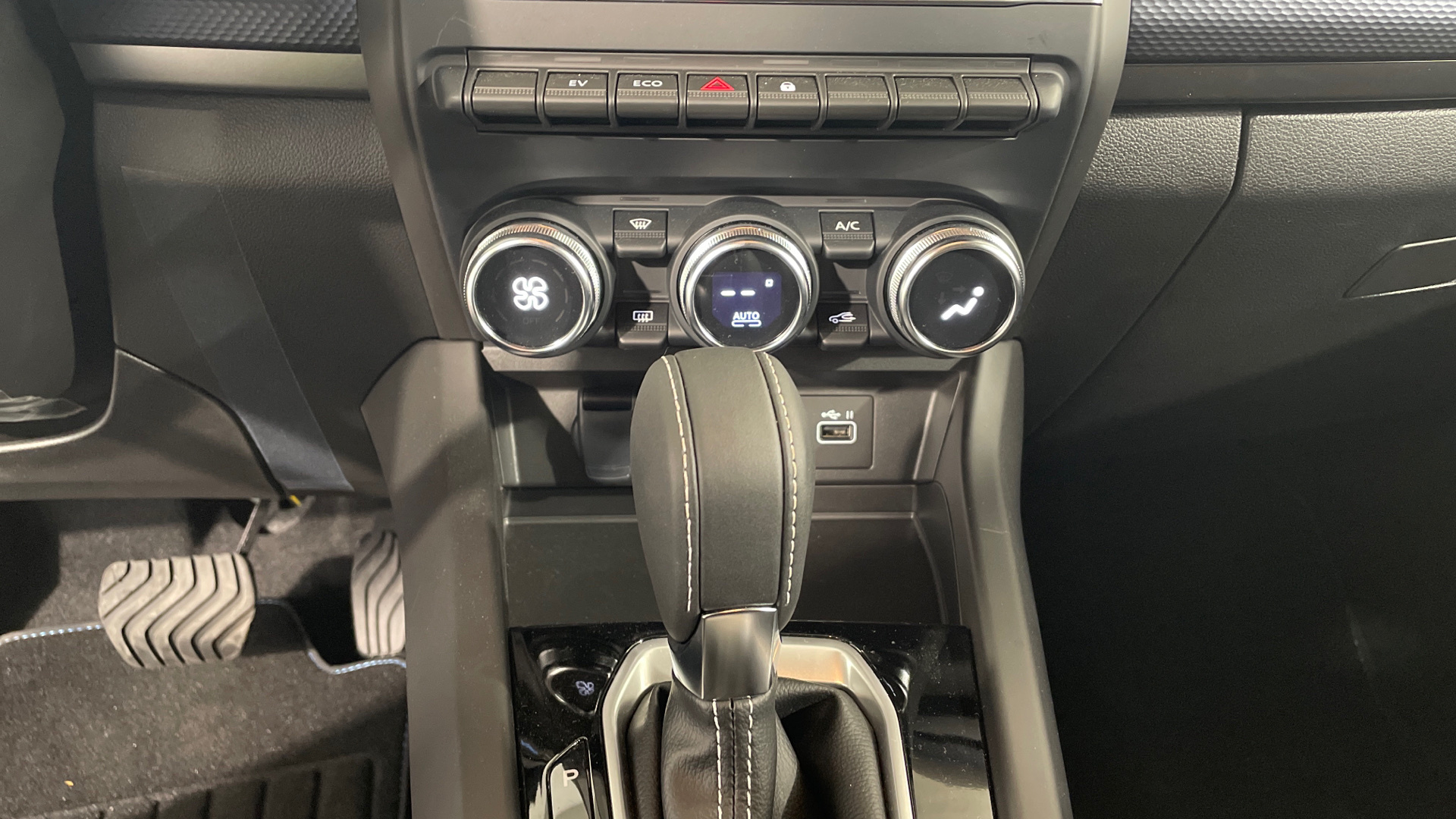 Renault Arkana E-Tech 145 - 16