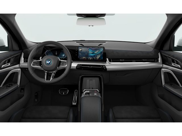 BMW iX2 eDrive20 color Blanco. Año 2025. 150KW(204CV). Eléctrico. En concesionario ALBAMOCION CIUDAD REAL  de Ciudad Real