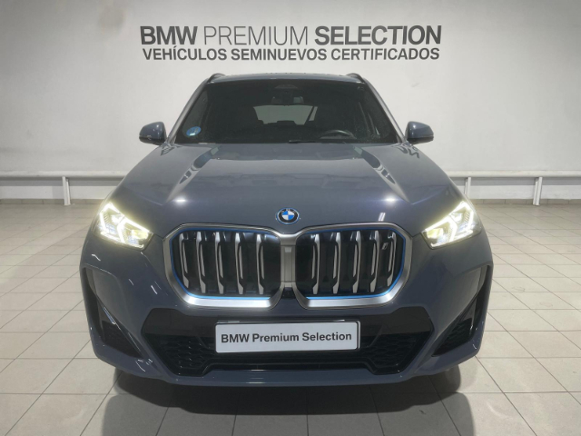 BMW iX1 xDrive30 color Gris. Año 2023. 230KW(313CV). Eléctrico. En concesionario Hispamovil Elche de Alicante