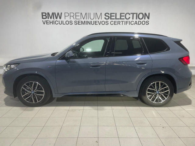 BMW iX1 xDrive30 color Gris. Año 2023. 230KW(313CV). Eléctrico. En concesionario Hispamovil Elche de Alicante
