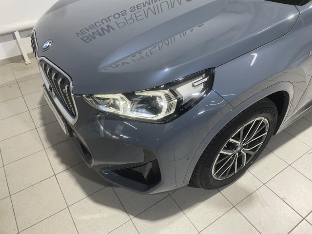 BMW iX1 xDrive30 color Gris. Año 2023. 230KW(313CV). Eléctrico. En concesionario Hispamovil Elche de Alicante