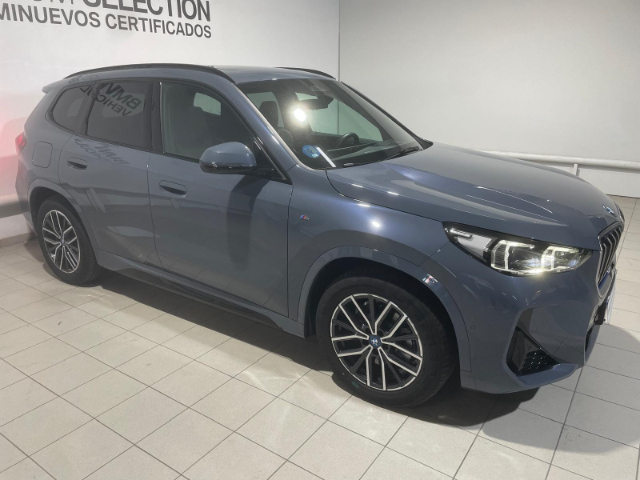 BMW iX1 xDrive30 color Gris. Año 2023. 230KW(313CV). Eléctrico. En concesionario Hispamovil Elche de Alicante