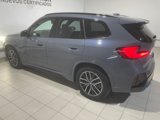 BMW iX1 xDrive30 color Gris. Año 2023. 230KW(313CV). Eléctrico. En concesionario Hispamovil Elche de Alicante