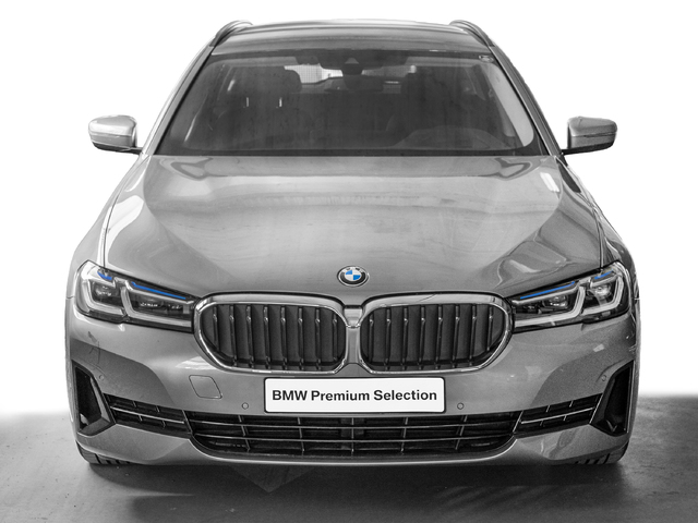 BMW Serie 5 530d Touring color Gris. Año 2025. 210KW(286CV). Diésel. En concesionario Caetano Cuzco, Alcalá de Madrid