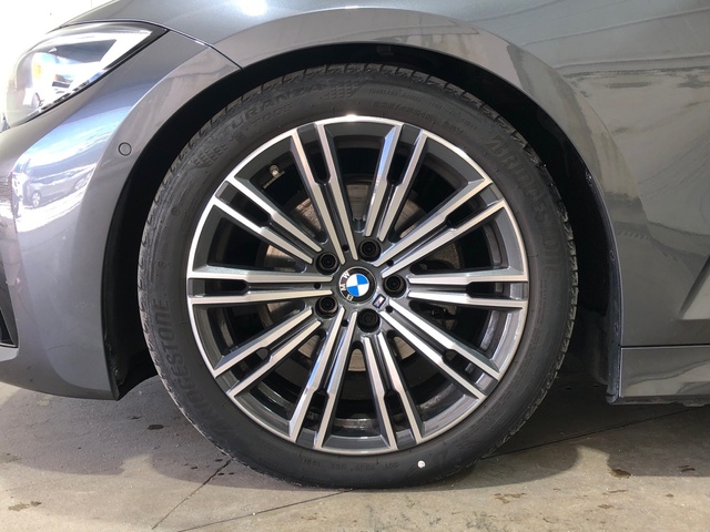 BMW Serie 3 320d color Gris. Año 2021. 140KW(190CV). Diésel. En concesionario Movilnorte El Plantio de Madrid