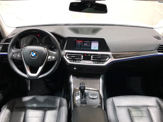 BMW Serie 3 320i color Blanco. Año 2021. 135KW(184CV). Gasolina. En concesionario Movilnorte El Carralero de Madrid