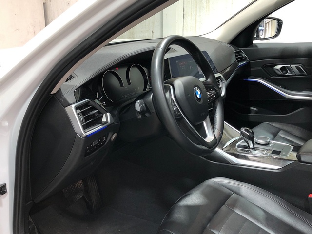 BMW Serie 3 320i color Blanco. Año 2021. 135KW(184CV). Gasolina. En concesionario Movilnorte El Carralero de Madrid